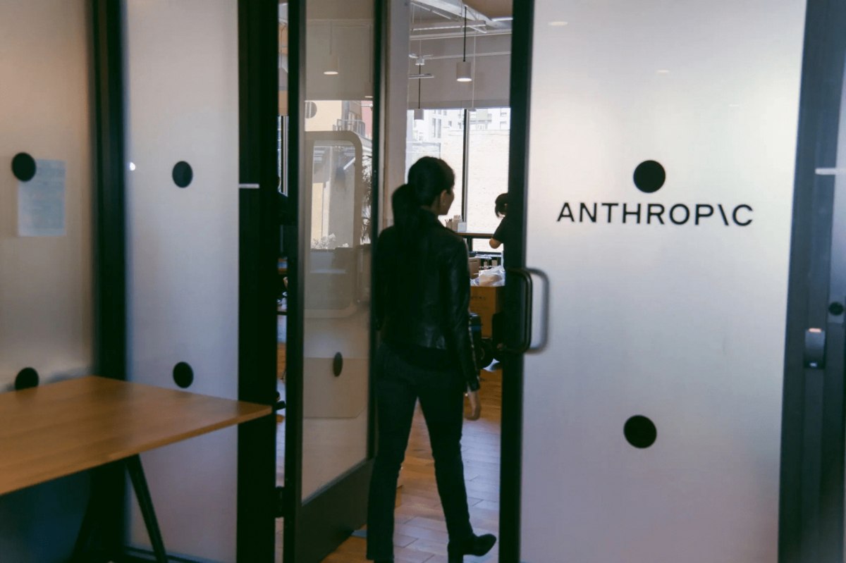 Anthropic сообщила о выходе своих моделей в интернет из тестовой среды