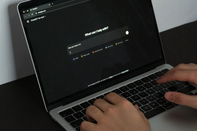 ChatGPT ограничивает имитацию стилей известных авторов