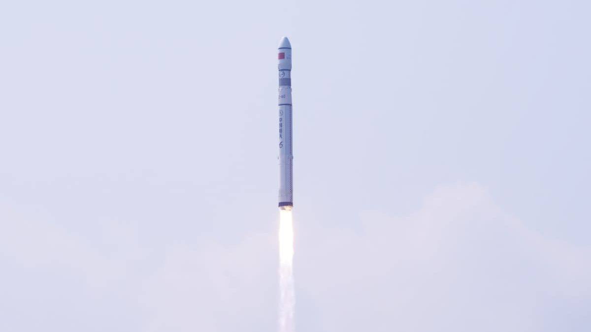 Разрушение ступени ракеты «Чанчжэн-6C» на орбите