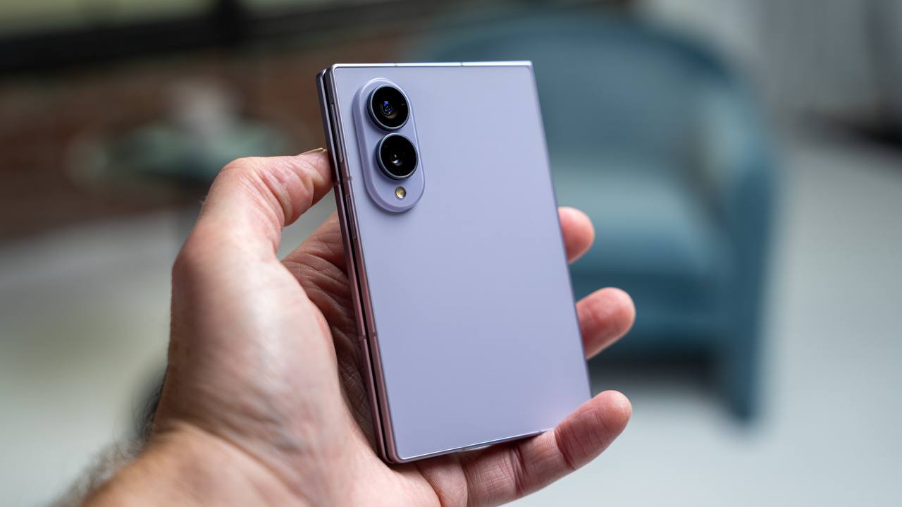 Samsung столкнулась с дефицитом новых складных смартфонов