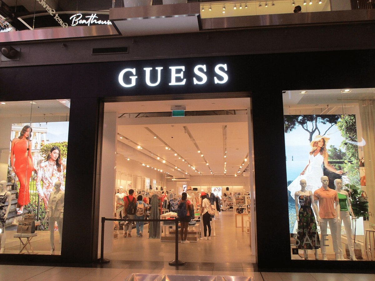 Новости ритейла: атака на склад Wildberries и смена руководства Guess