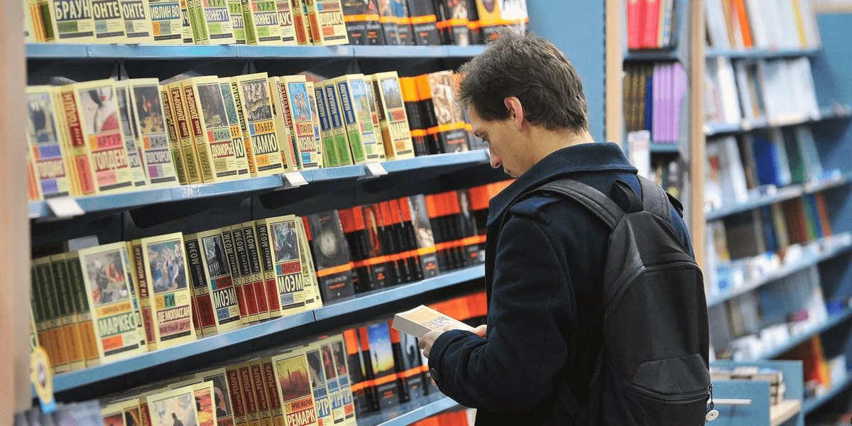 Издательства приостанавливают поставки книг на маркетплейсы из-за атак на склады