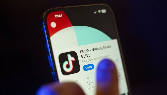 TikTok разрабатывает функцию денежных переводов в личных сообщениях