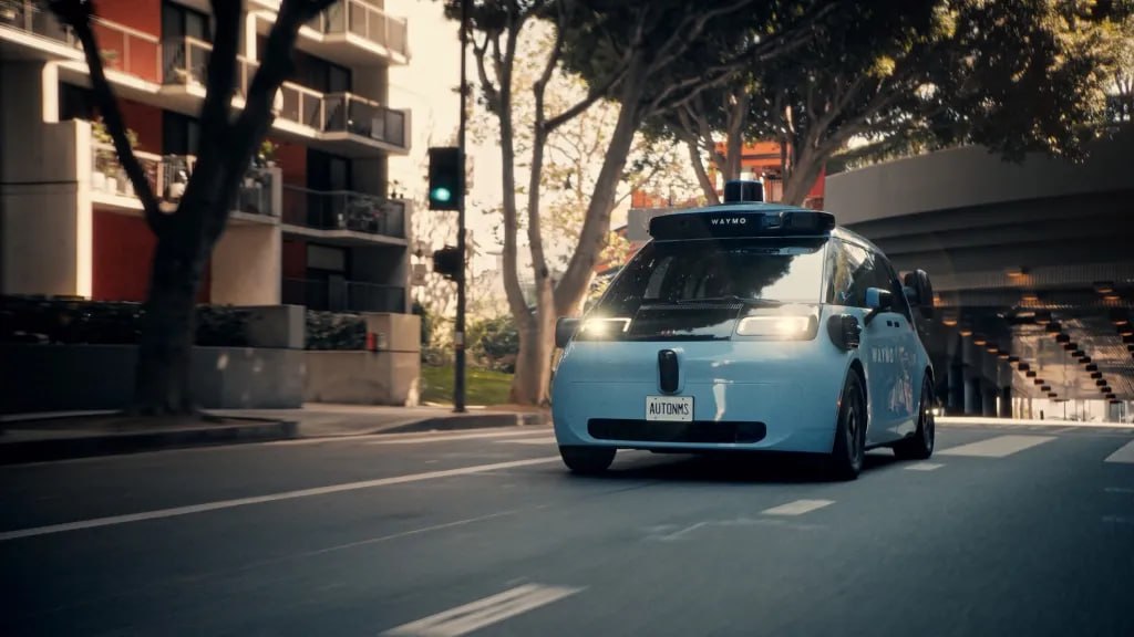 Waymo открыла доступ к роботакси на базе Zeekr RT