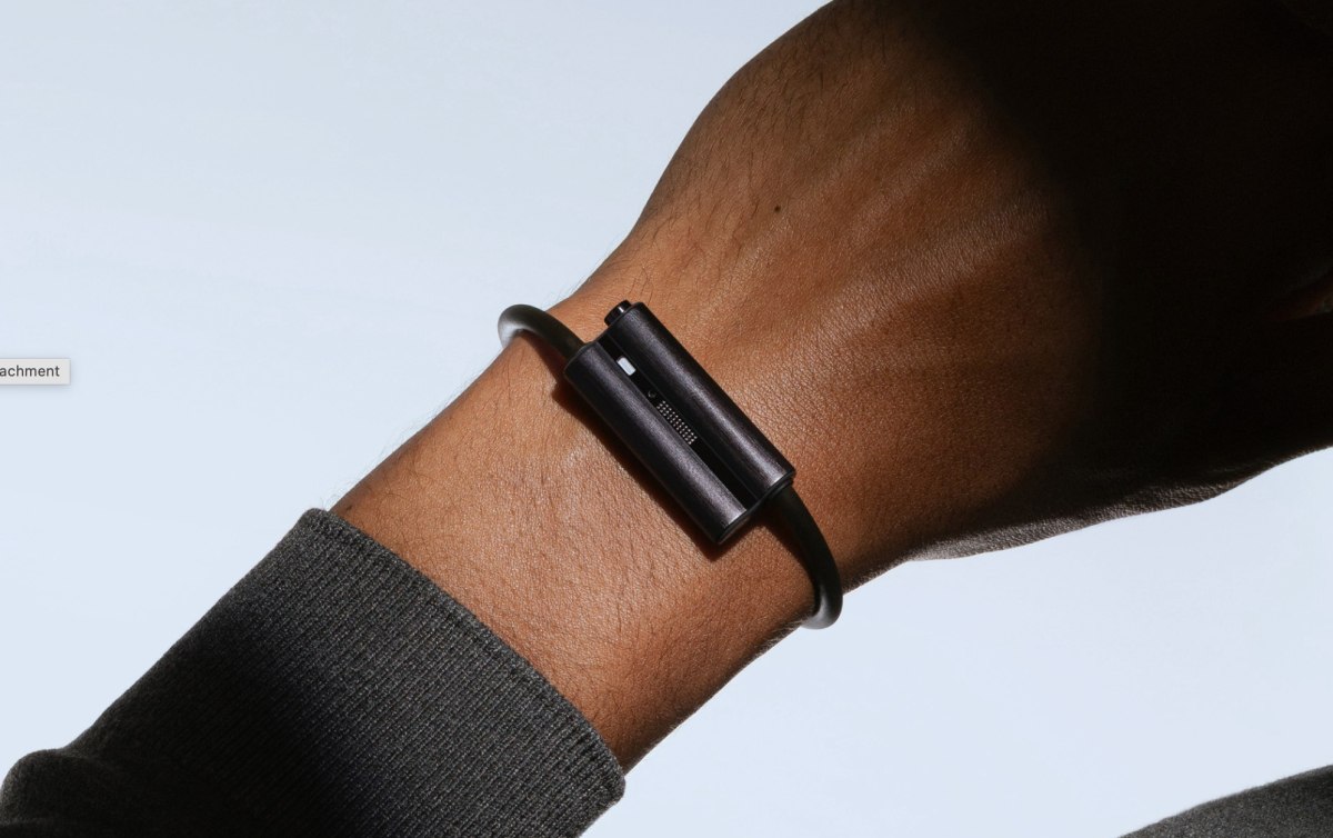 Стартап сооснователей Fitbit представил браслет Luffu Link