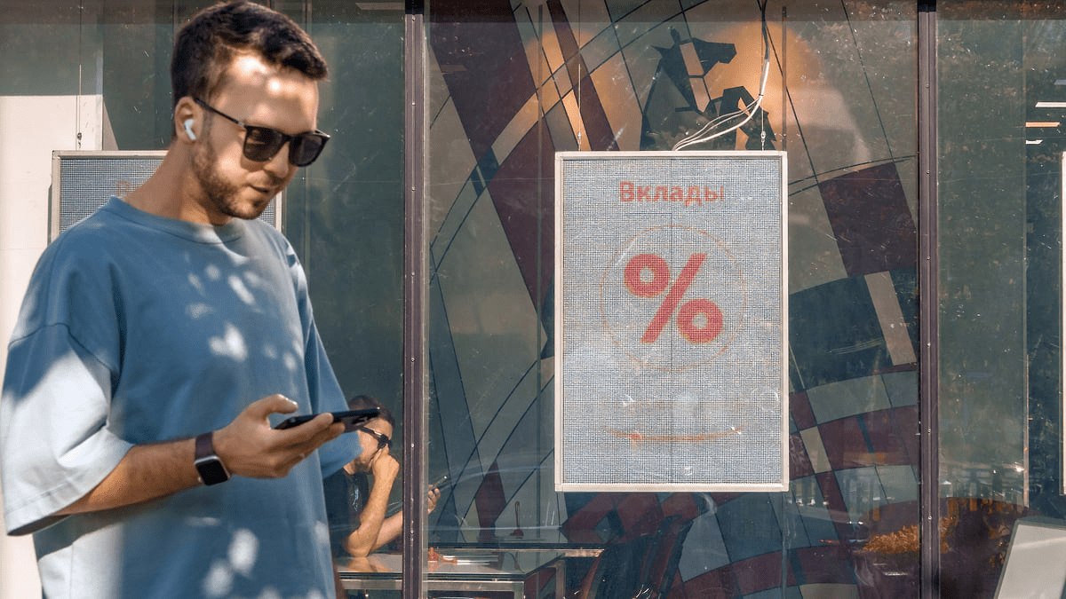 Дайджест новостей: отток вкладов, частоты 5G и цены на недвижимость