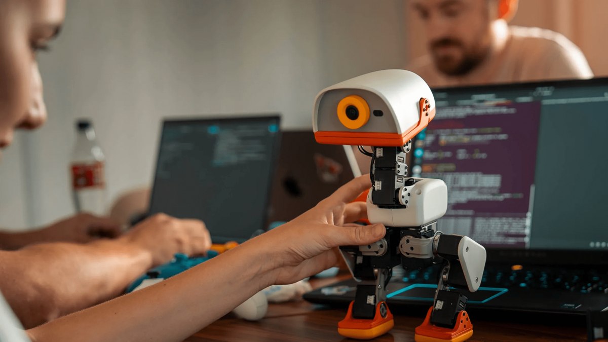 Hugging Face представила настольного робота Microduck