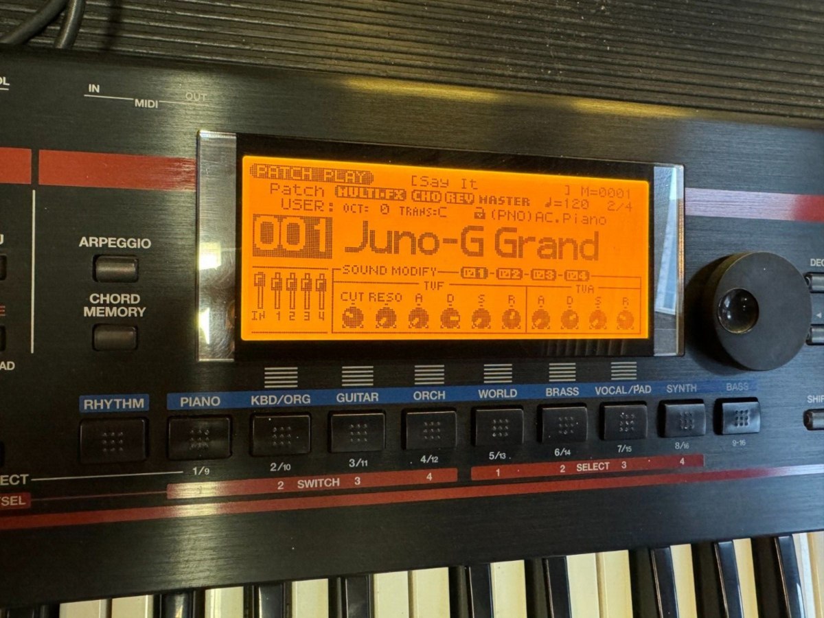 Ремонт экрана синтезатора Roland JUNO-G с помощью Raspberry Pi Pico