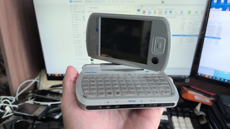 HTC Universal: ретроспективный обзор мобильного компьютера 2005 года