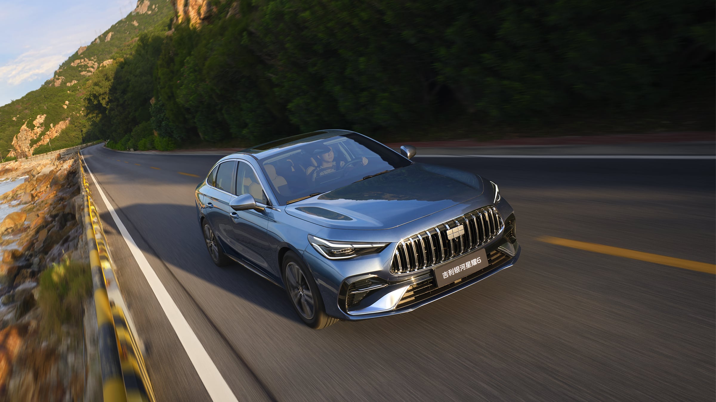 Geely представила гибрид Galaxy Starshine 6 EM с поддержкой метанола