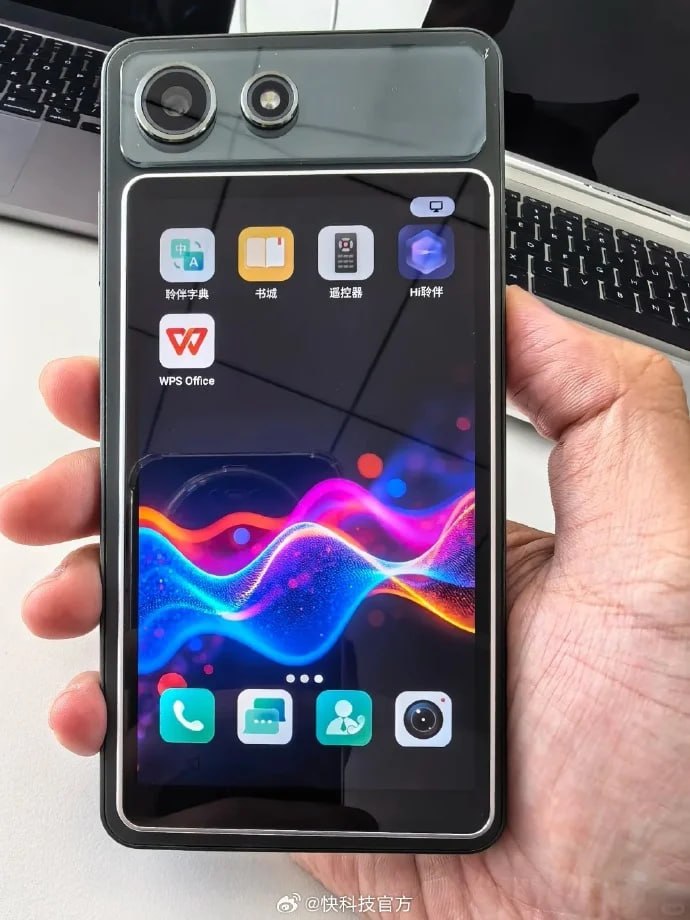 Hisense представила смартфон A10 со съёмным цветным экраном