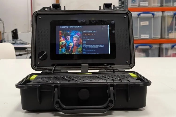 Raspberry Pi выпустила официальный гайд по сборке кибердеки