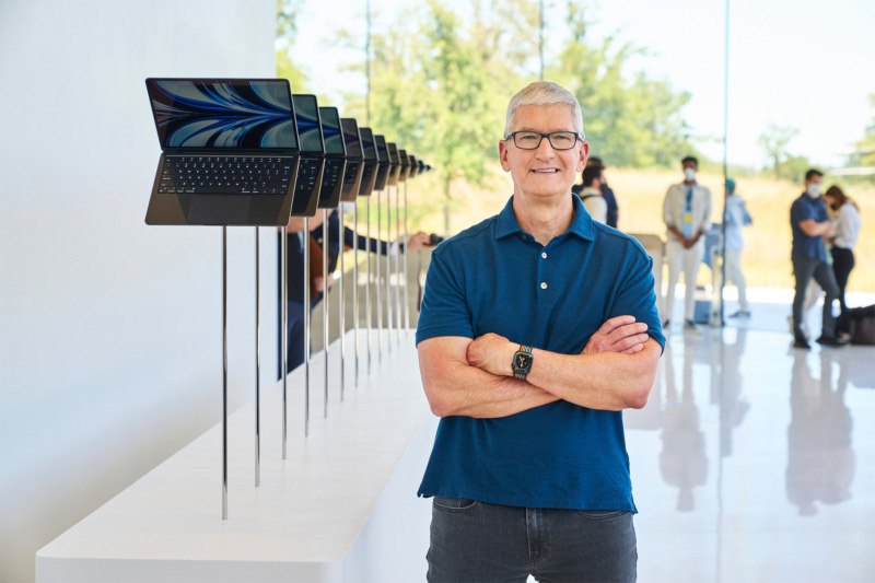 Тим Кук покидает пост генерального директора Apple