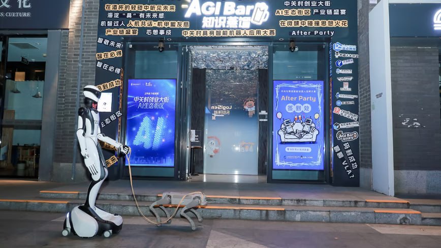 В Пекине открылся AGI Bar с доступом к DeepSeek