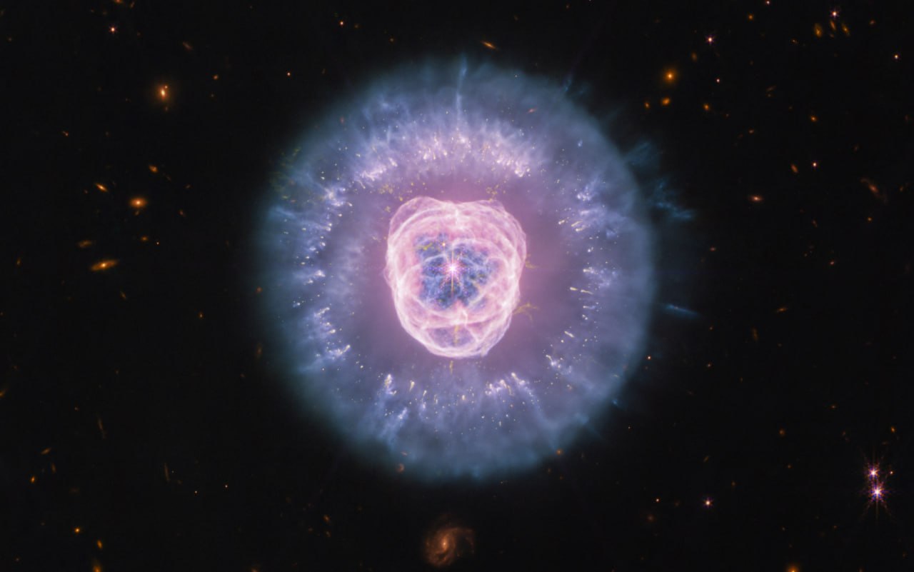 Джеймс Уэбб получил детальный снимок туманности NGC 2392