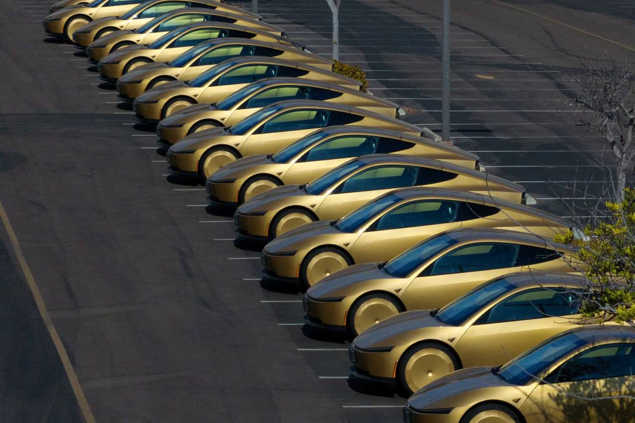 Tesla анонсировала презентацию беспилотного Cybercab