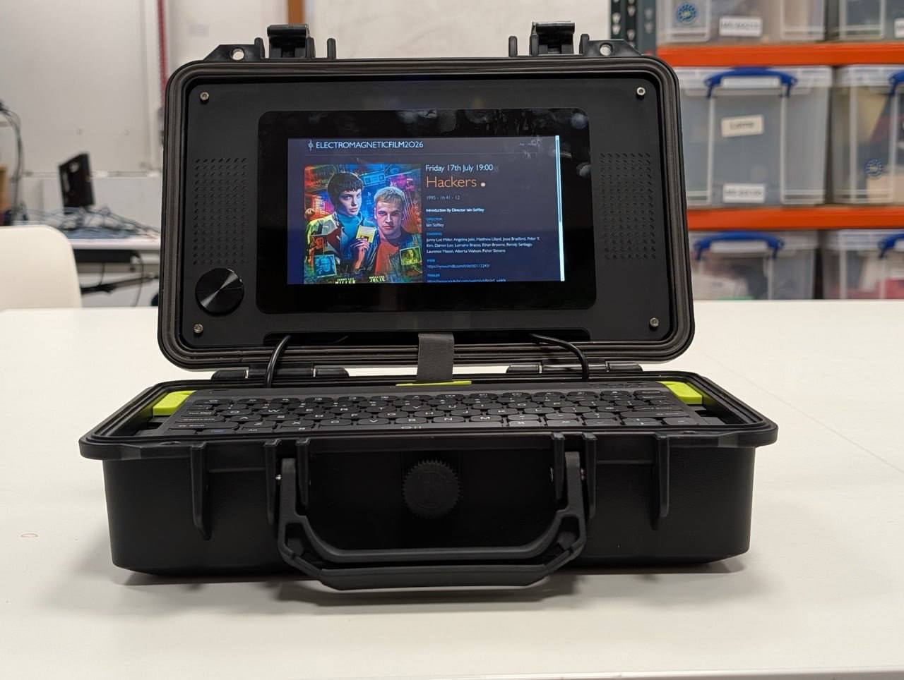 Raspberry Pi выпустила официальный гайд по сборке ПК в чемоданчике