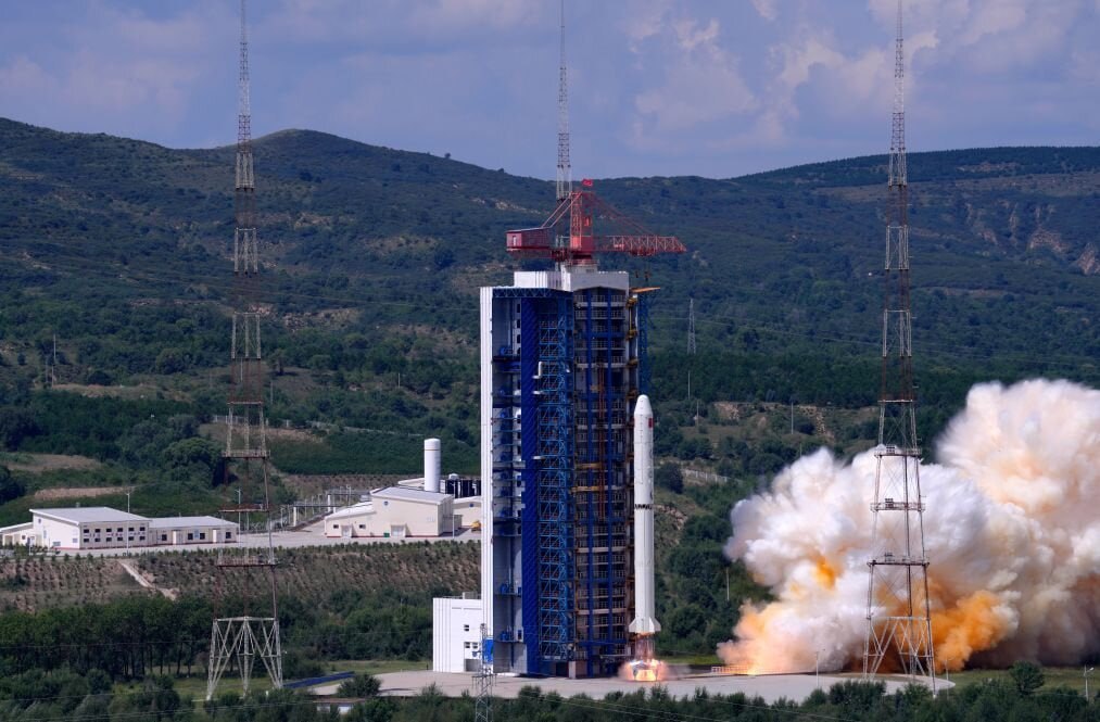 Китайская ракета «Чанчжэн-2C» вывела на орбиту спутник ОАЭ