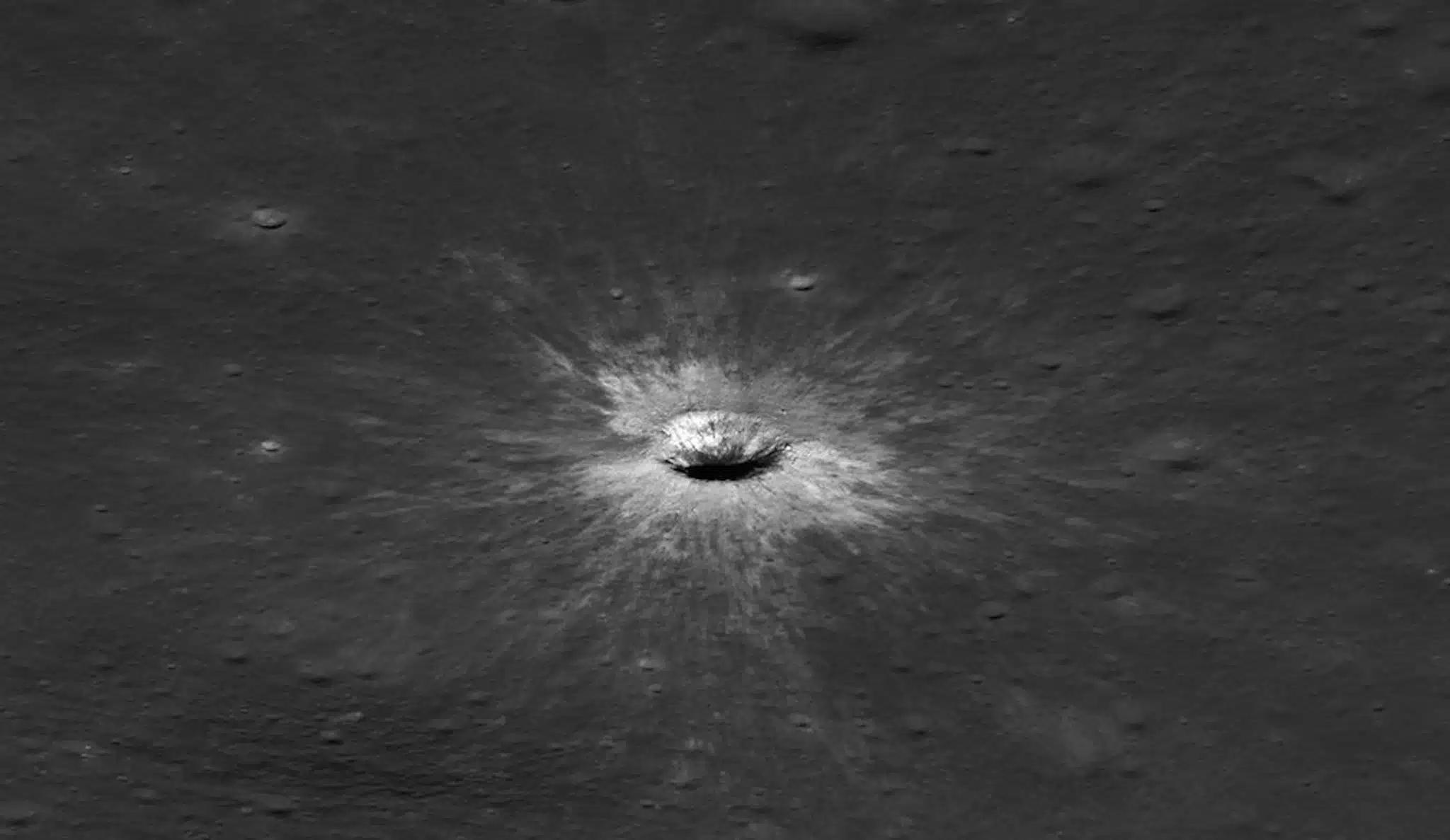 NASA обнаружило новый 222-метровый кратер на Луне