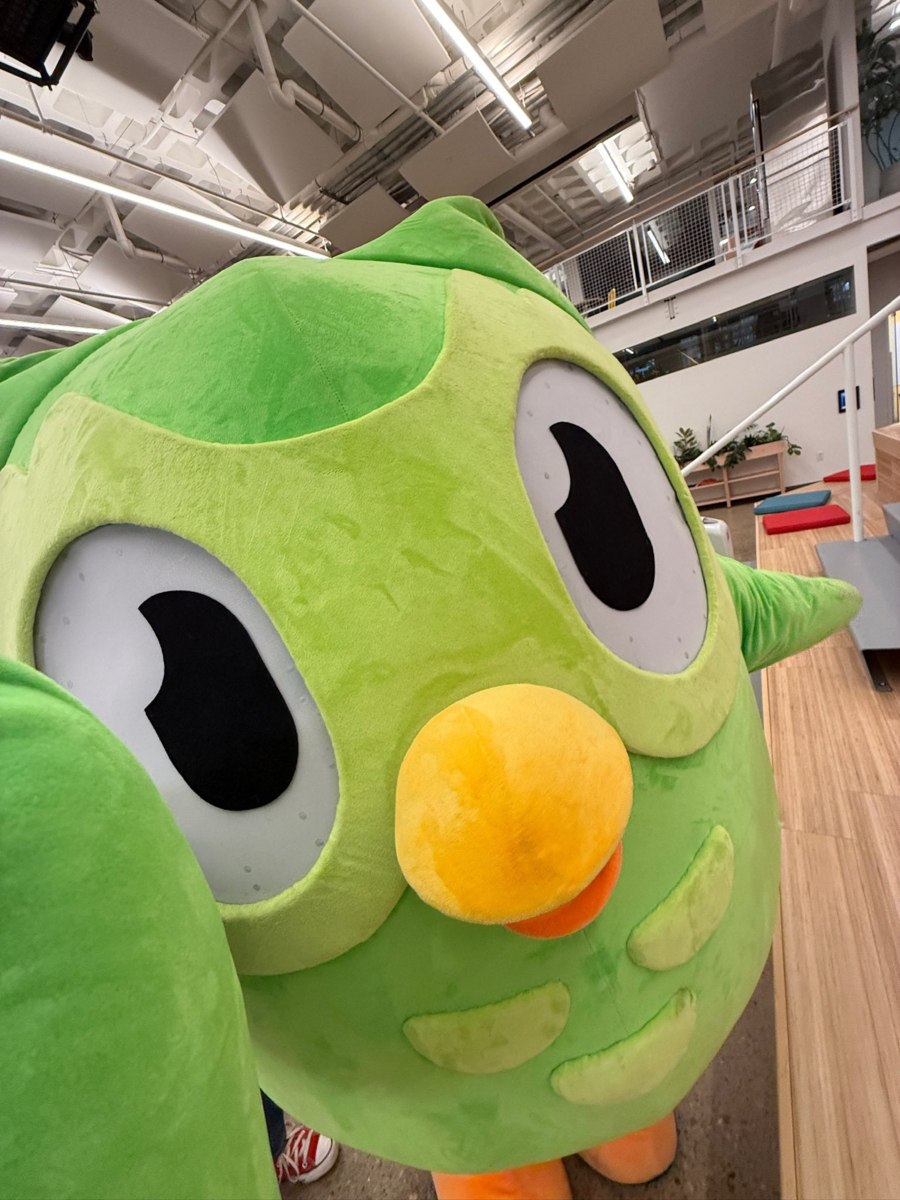 Samsung высмеяла презентацию Apple с помощью маскота Duolingo