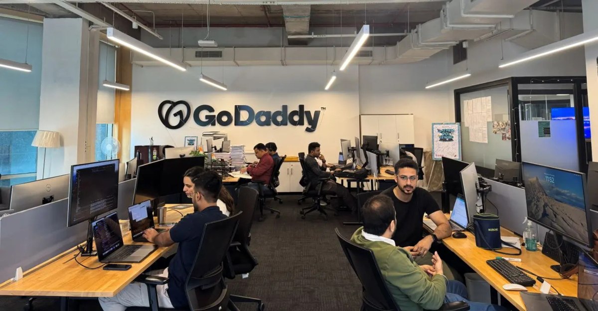Gen Digital ведет переговоры о покупке GoDaddy