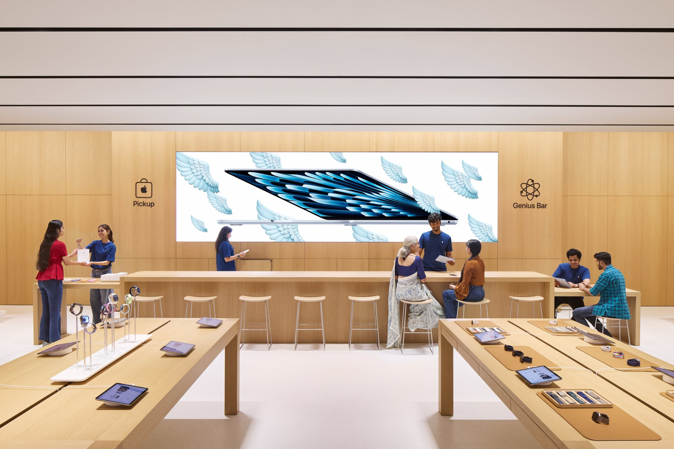 Apple меняет формат магазинов и правила для сотрудников