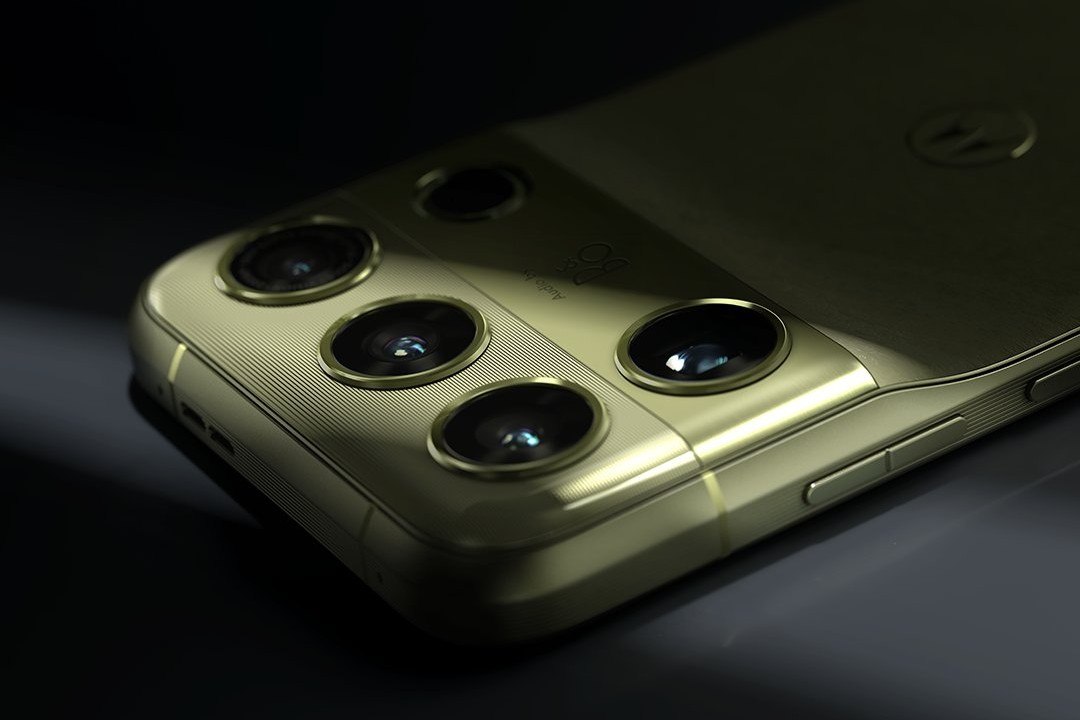 Motorola анонсировала флагман Signature 27
