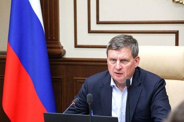 В Совете Федерации предложили повысить налог для самозанятых курьеров и водителей