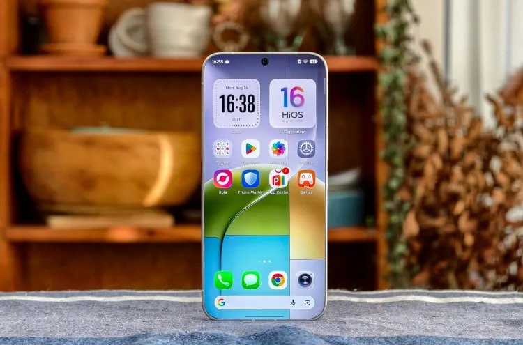 Tecno представила концепт смартфона Bezelless без рамок вокруг экрана