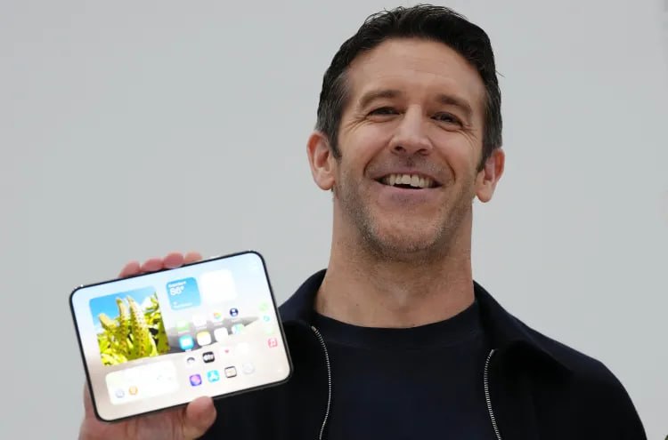 Apple обвиняет конкурентов в копировании дизайна складного iPhone Duo