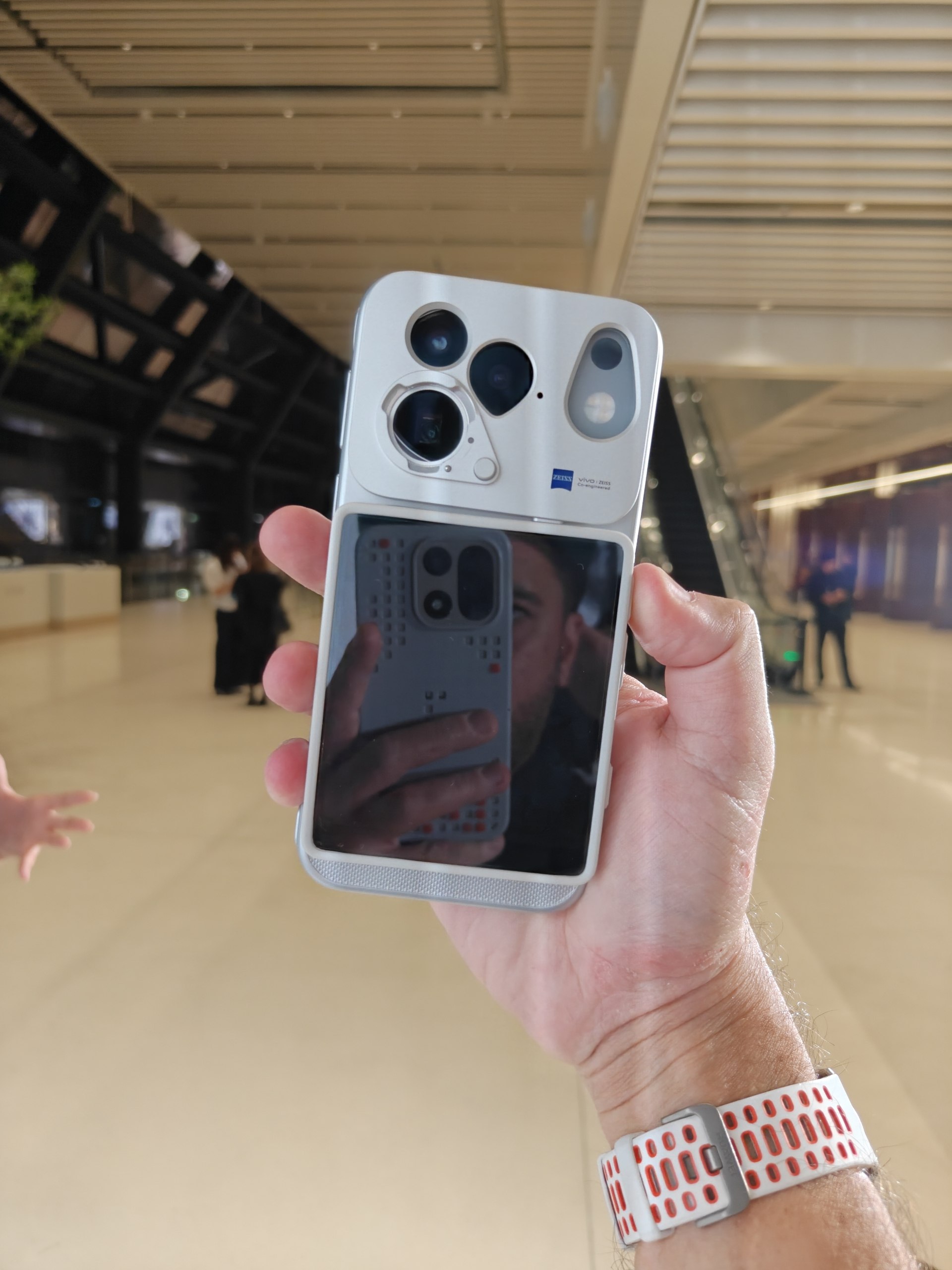 Обзор внешнего экрана Vivo