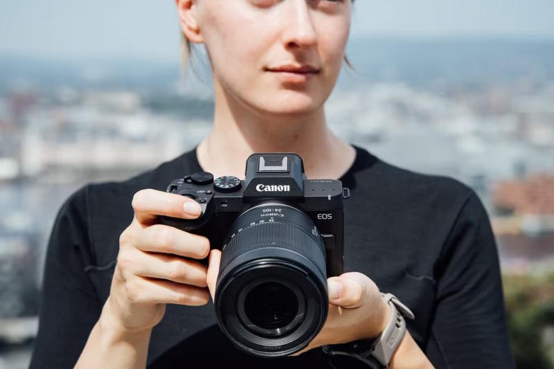 Canon представила полнокадровую беззеркальную камеру EOS R8 Mark II