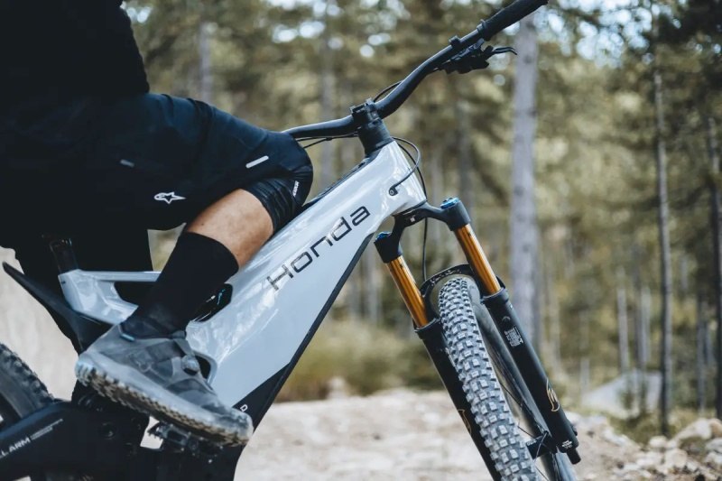 Honda анонсировала выпуск горного электровелосипеда e-MTB
