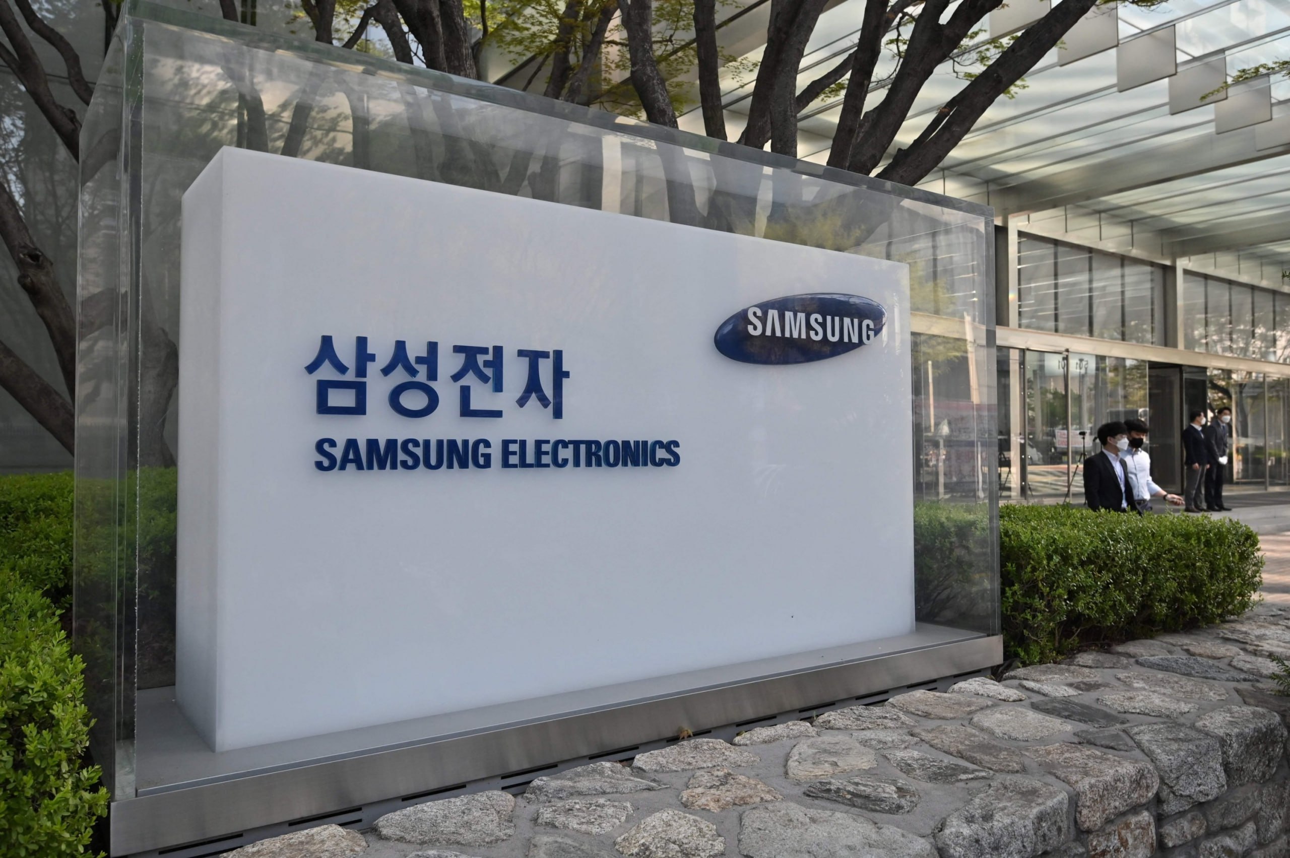 Samsung передает сборку DDR5 и SSD подрядчикам для расширения производства HBM