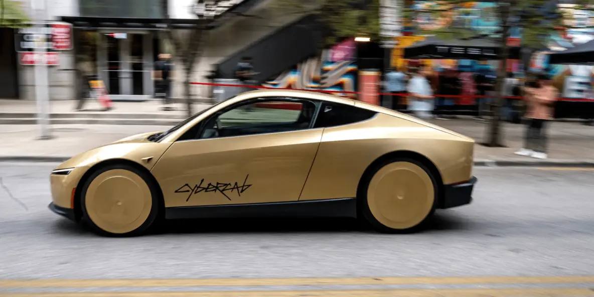Tesla начала эксплуатацию беспилотных Cybercab в Остине