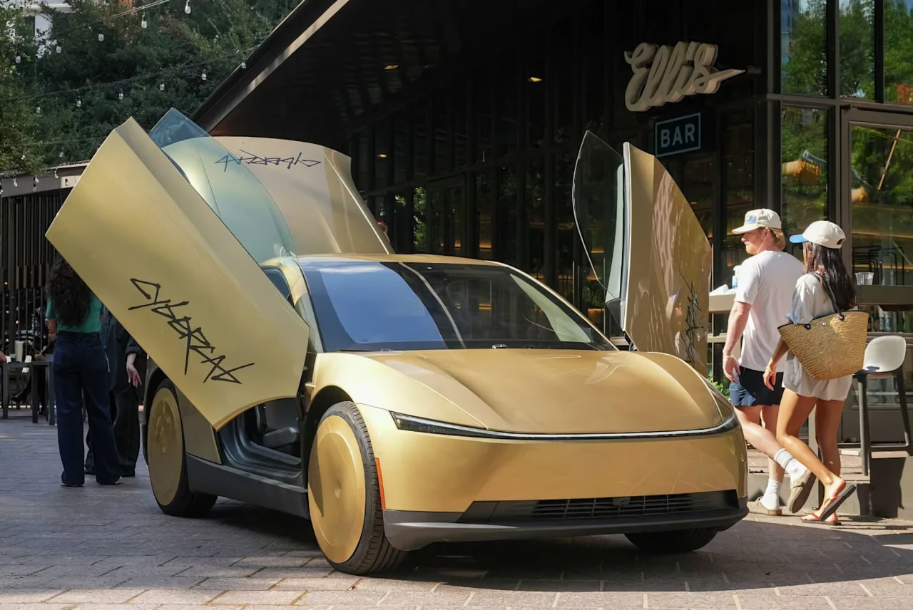 Tesla представила беспилотное такси Cybercab
