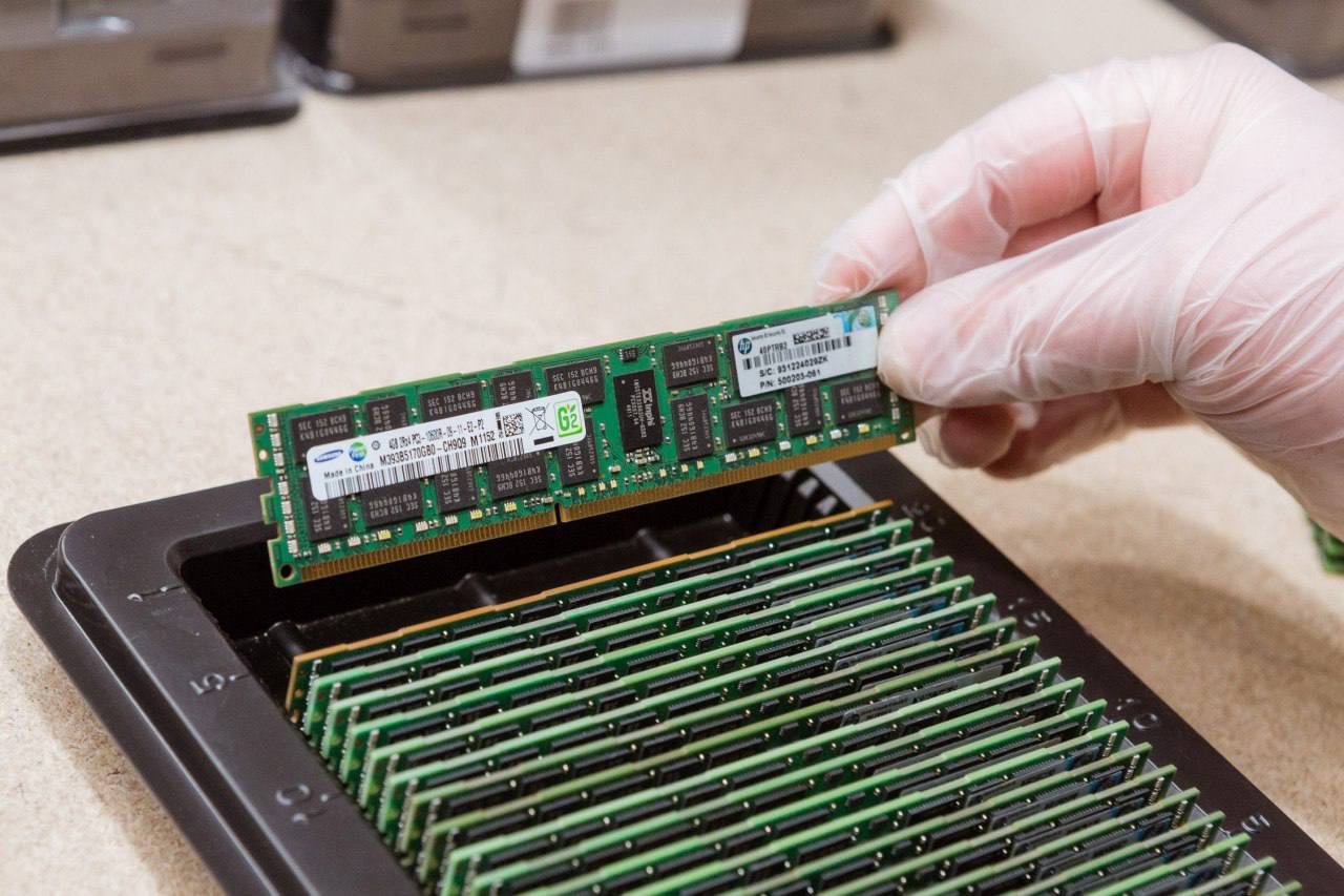 Запасы чипов памяти у Samsung и SK Hynix сократились до 10 дней