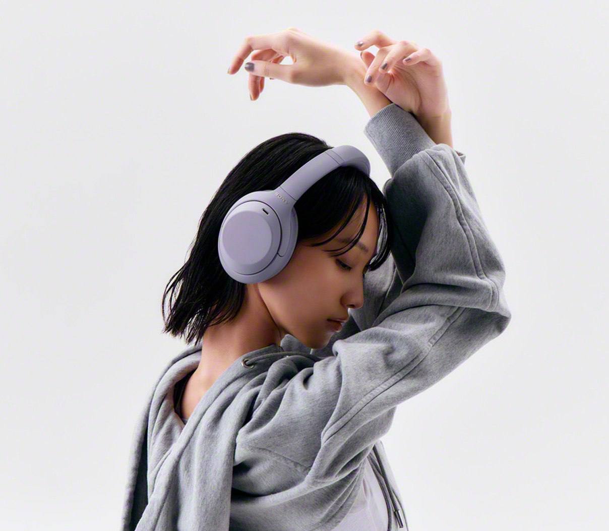 Sony выпускает обновленную версию наушников WH-1000XM4C