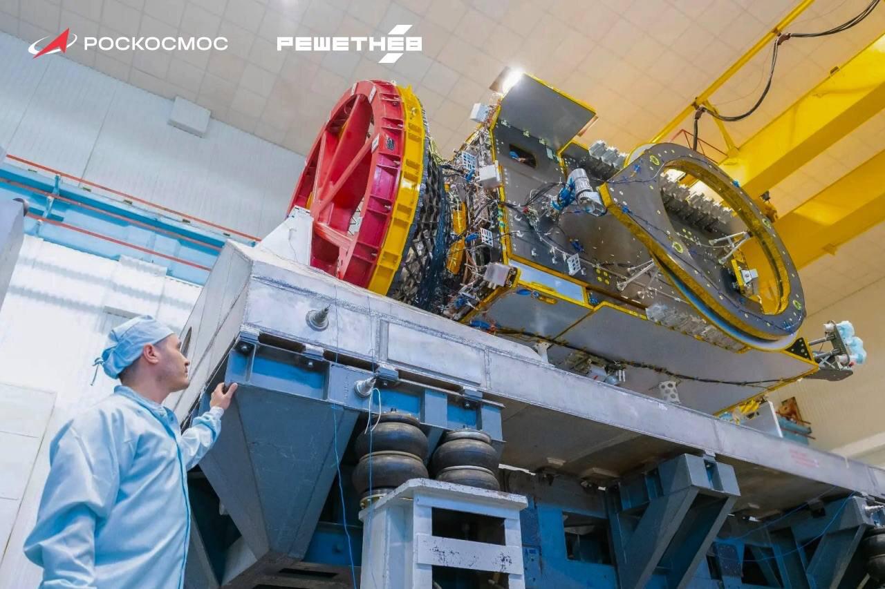 Начались испытания инженерной модели спутника «Ямал-501»