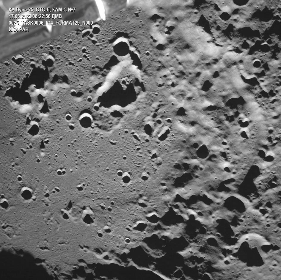 Распределение водяного льда в кратере Зееман