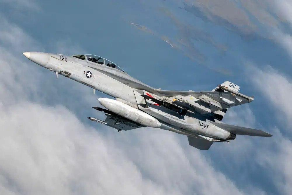 ВМС США впервые показали Super Hornet с двумя гиперзвуковыми ракетами Blackbeard