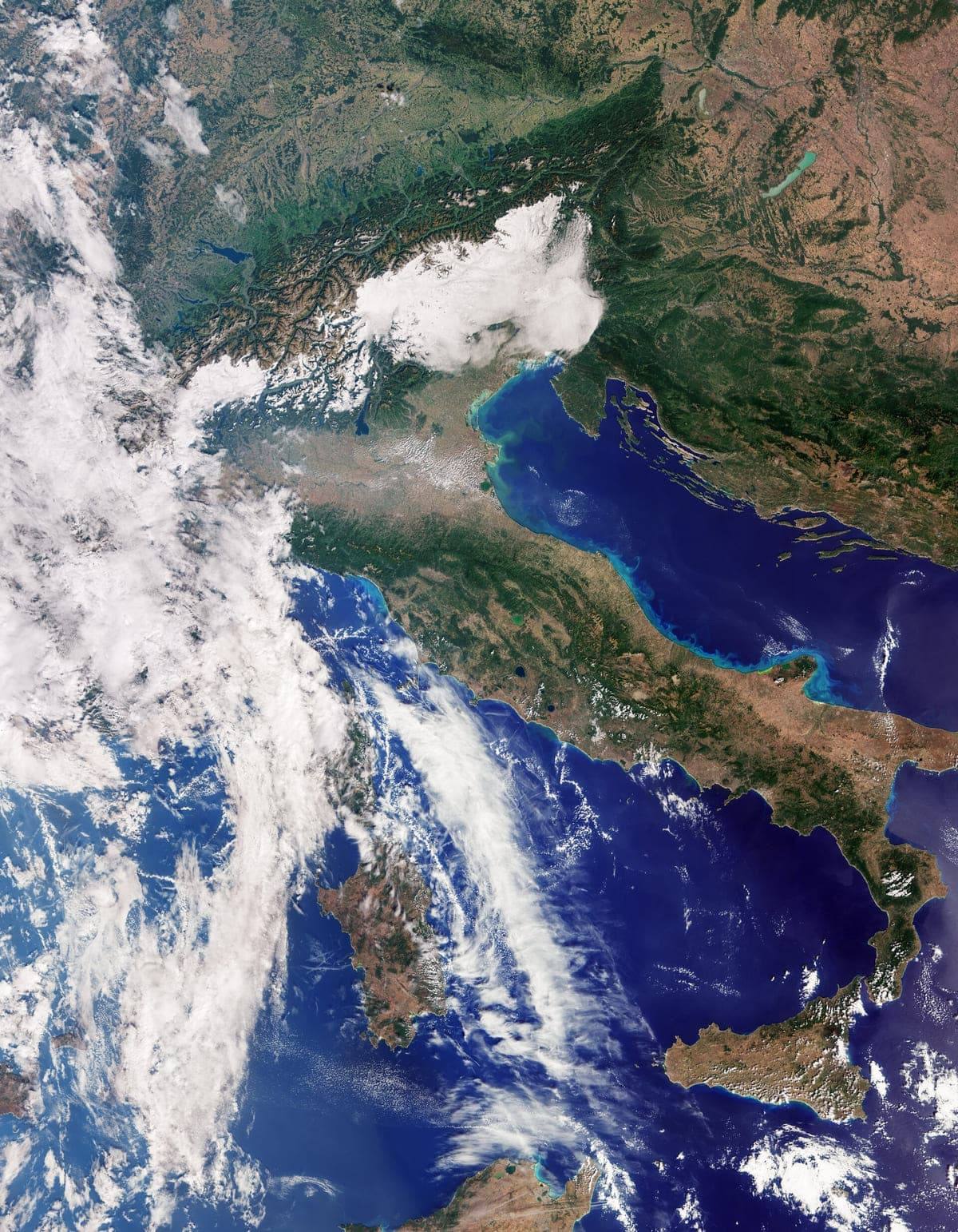 Новейший космический аппарат ESA получил первые снимки Земли