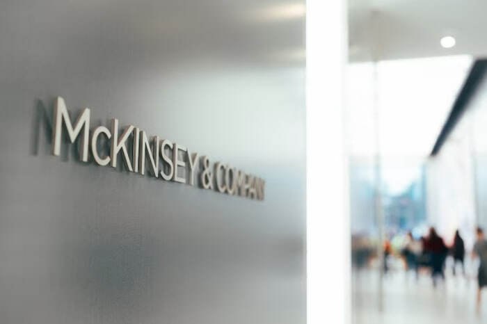 McKinsey внедряет ИИ-аватаров для собеседований