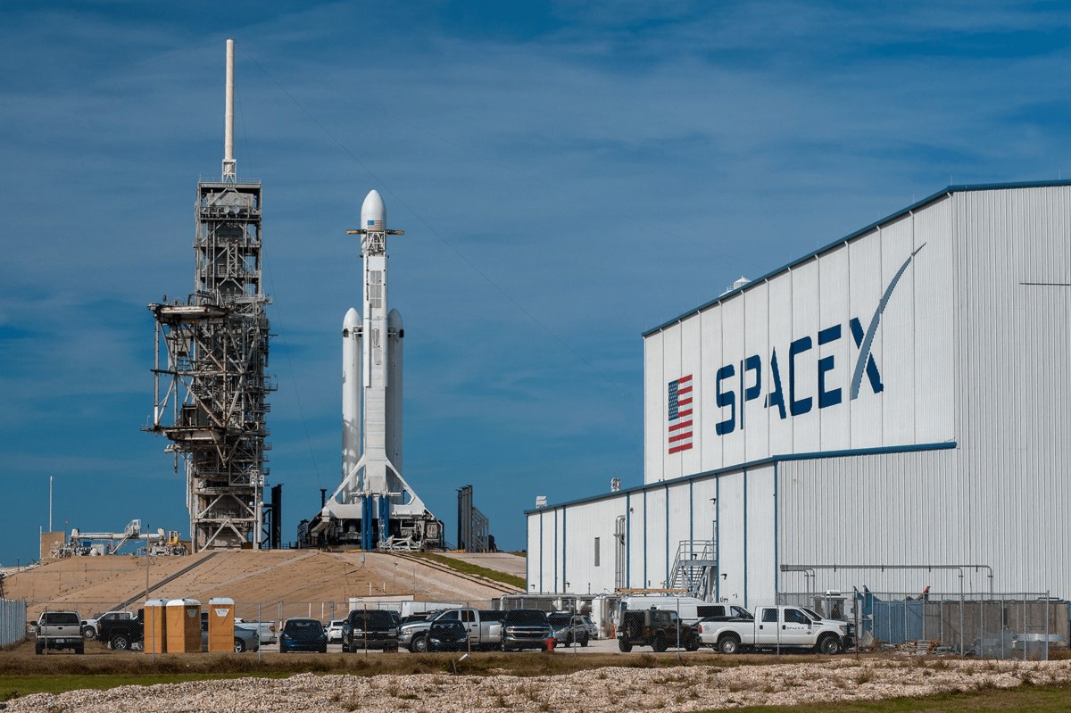 SpaceX сообщила о росте выручки и обсуждении возможного слияния с Tesla
