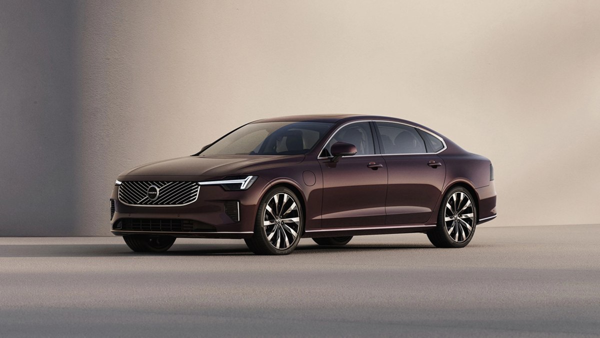 Акции Volvo Cars упали более чем на 30% после отчётности