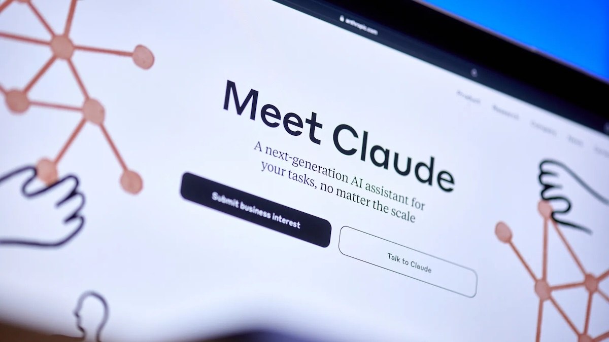 Жительницу Флориды арестовали после угроз в чате с Claude
