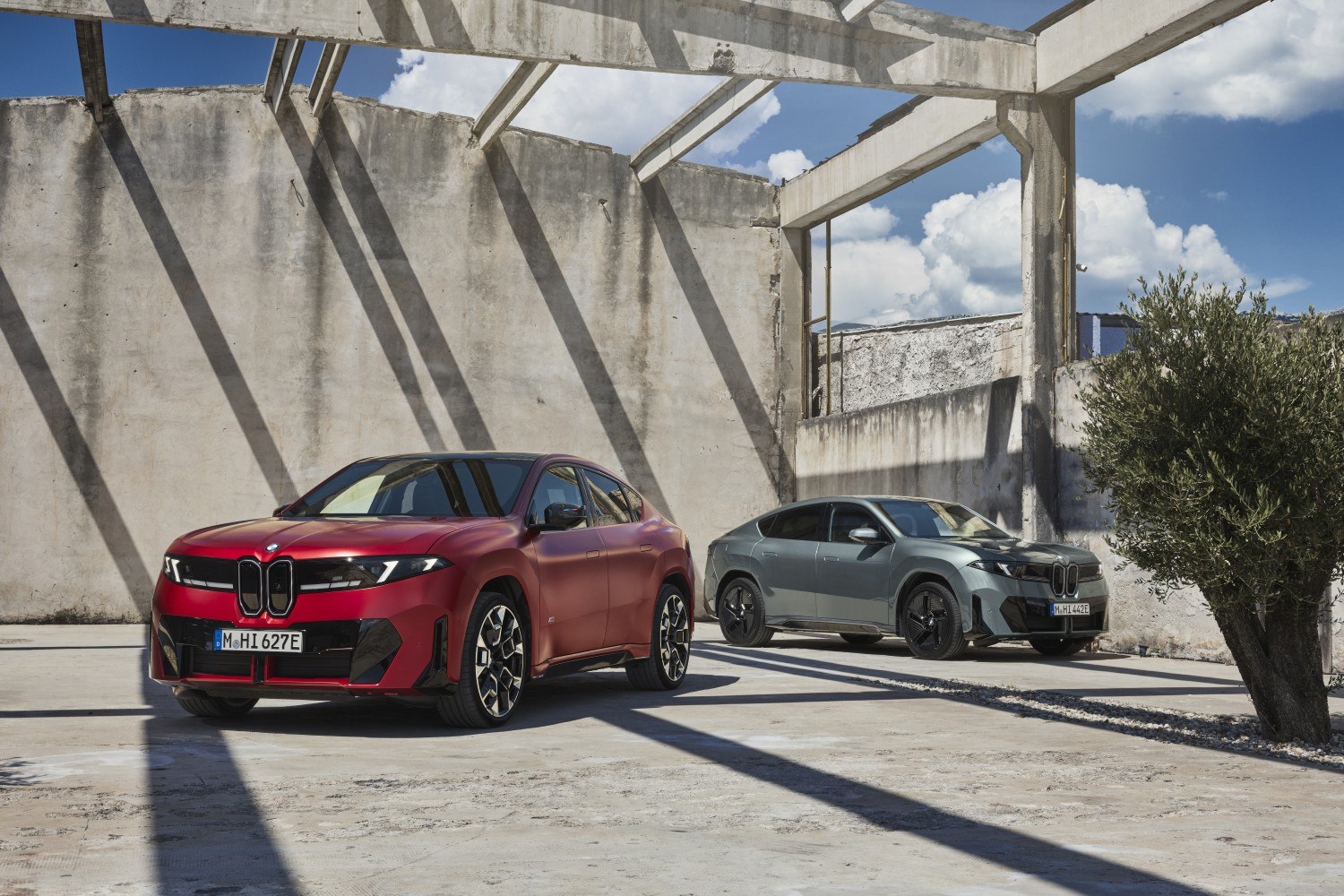 BMW представила электрический кроссовер iX4