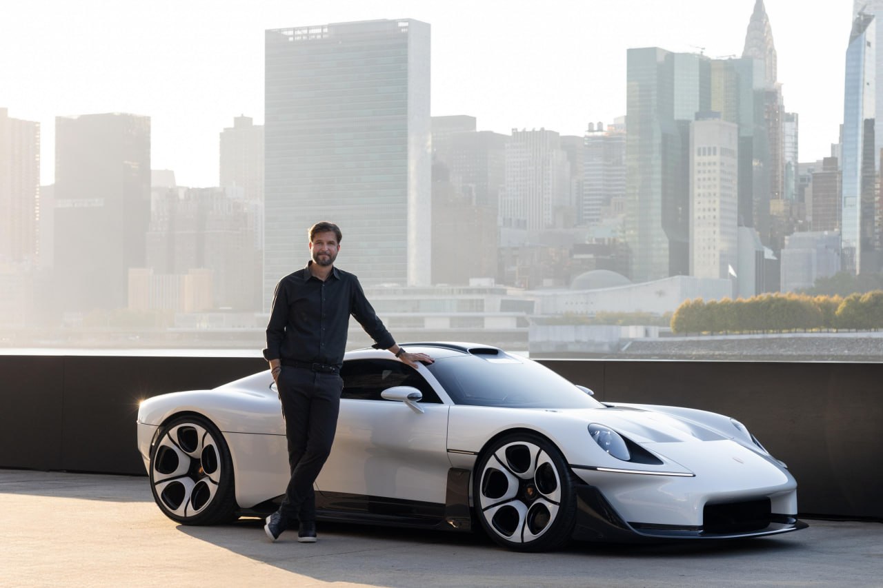Porsche показала концепт Mission S без центрального дисплея
