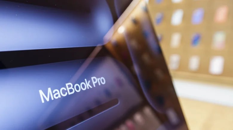 Новый MacBook Pro станет легче и получит OLED-экран