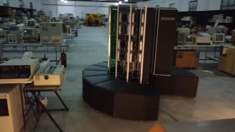 В Испании создали реплику суперкомпьютера Cray-1 из 30 Mac mini